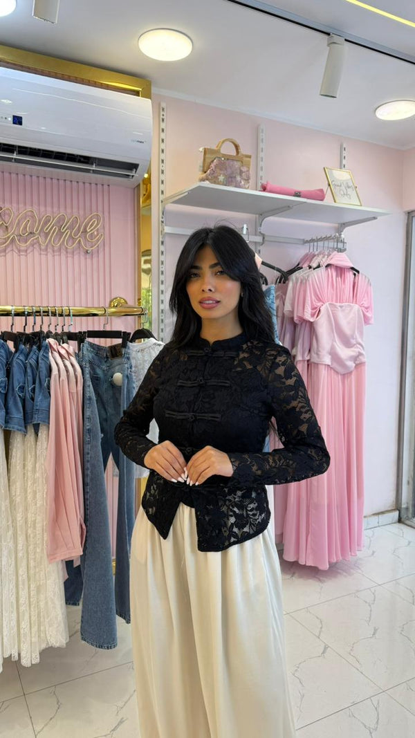 Elegant lace blouse with sleeves