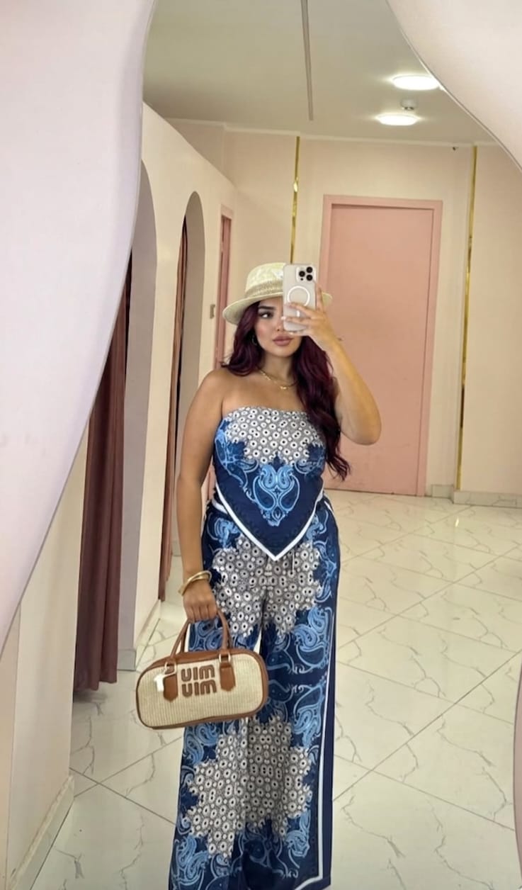 Two-piece set with a mosaic pattern