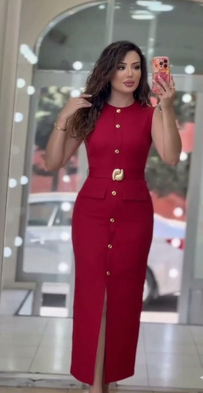 Sleeveless dress with front buttons and a sculpted gold belt