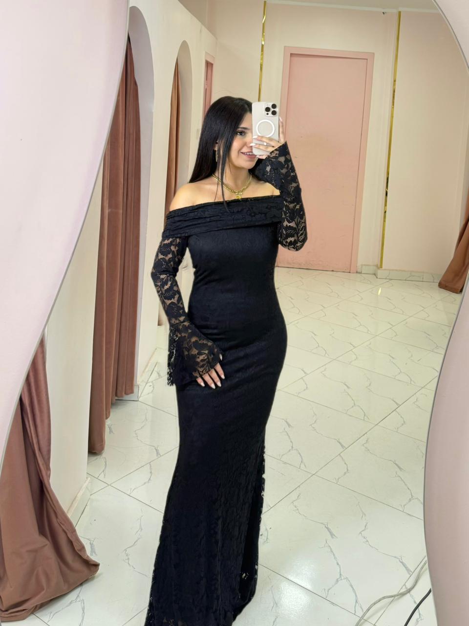 Sleeveless lace dress