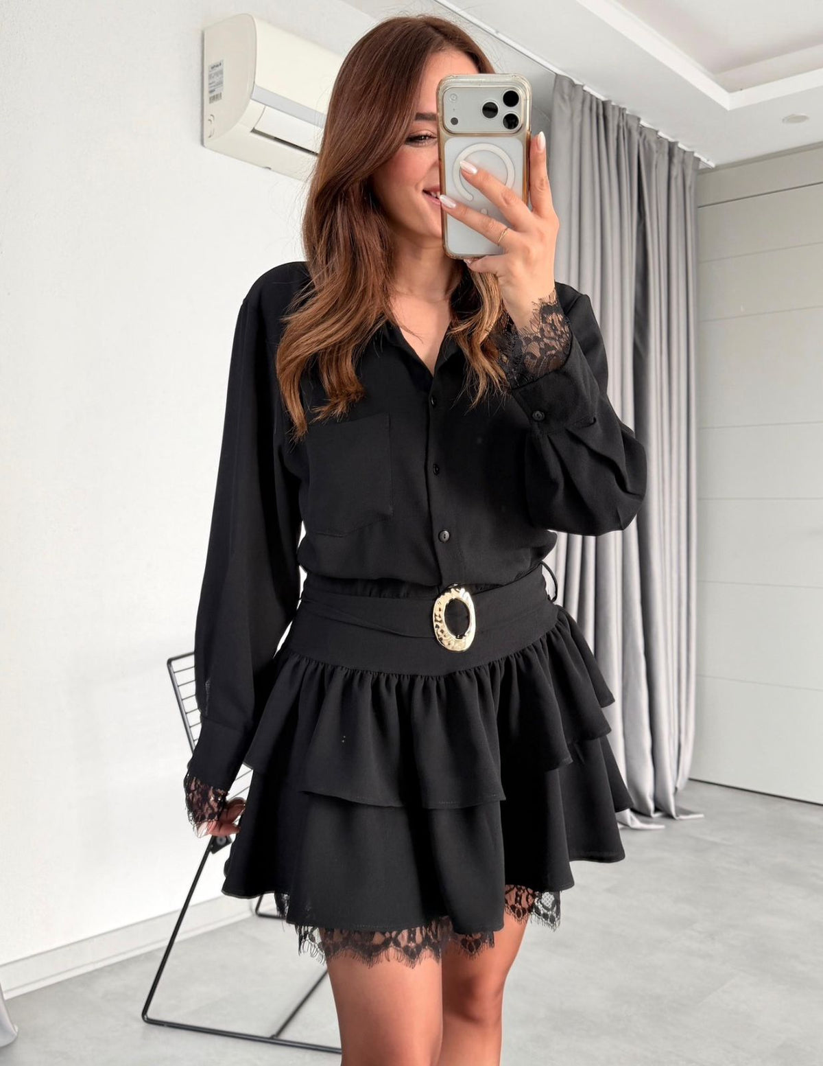 Short multi-layered dress decorated with lace