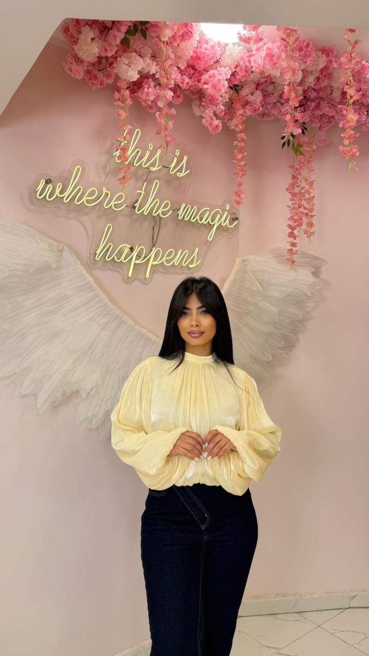 Pleated blouse with wide sleeves