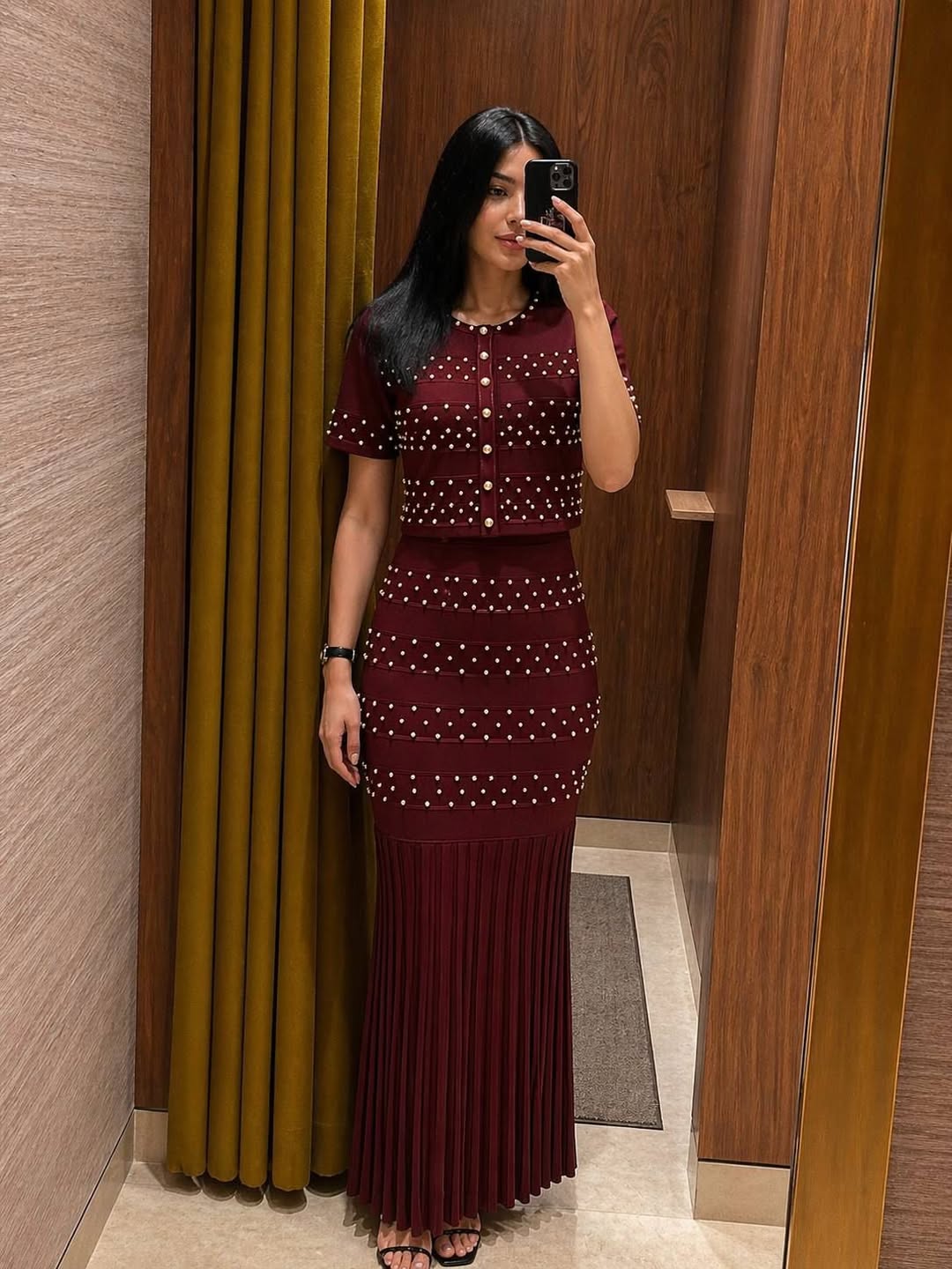 Two-piece set adorned with pearls