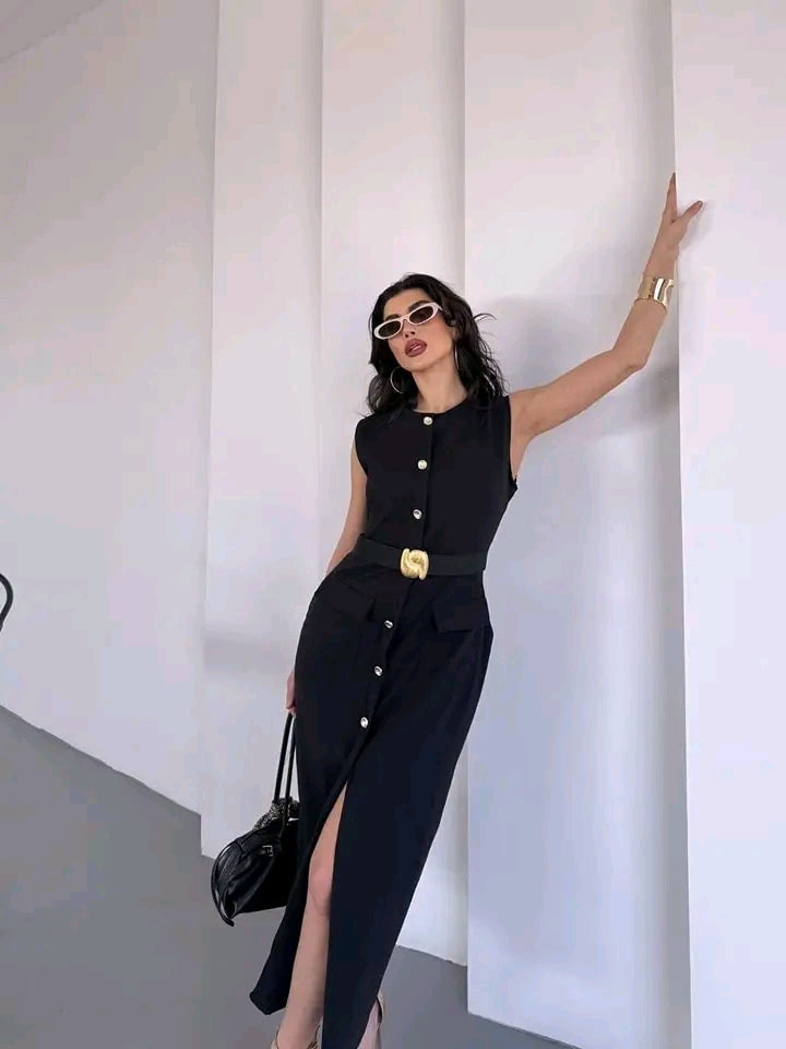 Sleeveless dress with front buttons and a sculpted gold belt