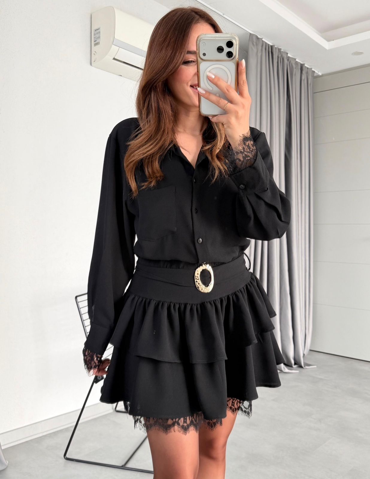 Short multi-layered dress decorated with lace
