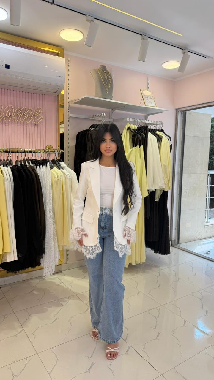 Denim jeans with lace waistband
