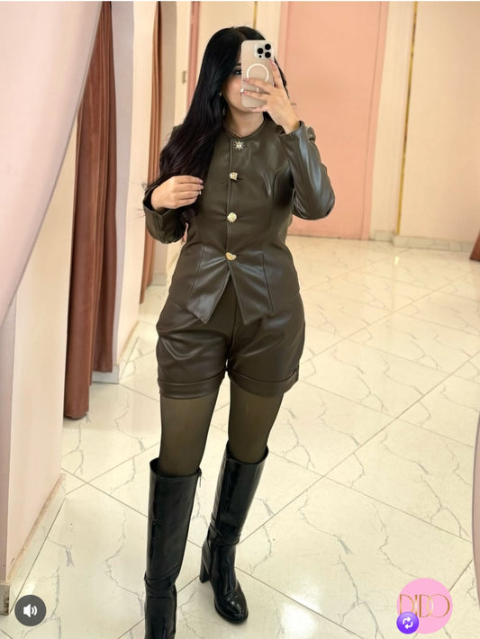 Faux leather pleated shorts